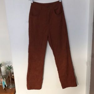 RUMWE SOFT CORDUROY SIZE XS RUST COLOR 26Wx27L EXCELLENT CONDITION!